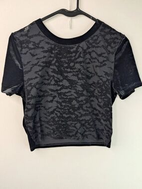 Nwot Silence + noise Black Animal Print Crop Top Size Large Velvet